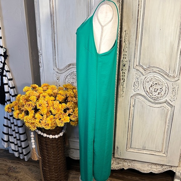 See You Monday Elegant Green Spaghetti Strap Slip Dress - Picture 4 of 9